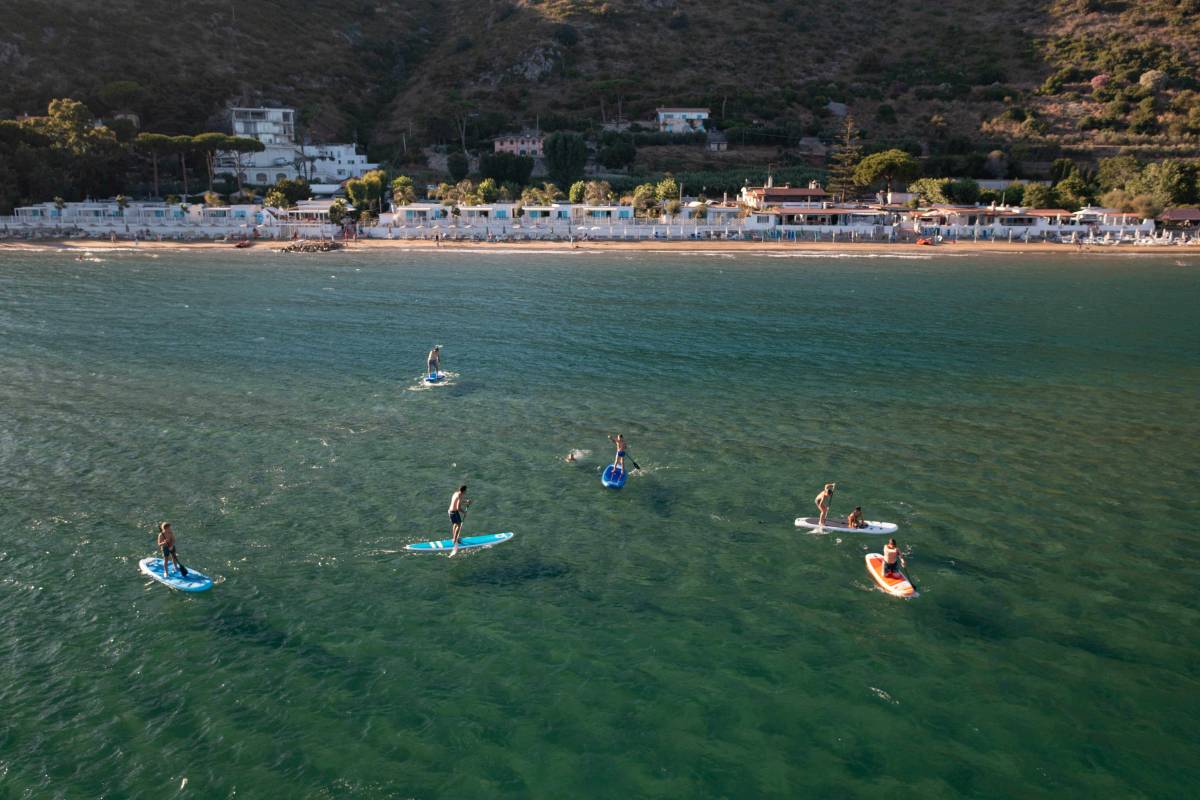 Day Beach Experience con 1 ora di SUP o canoa sulla Riviera d’Ulisse