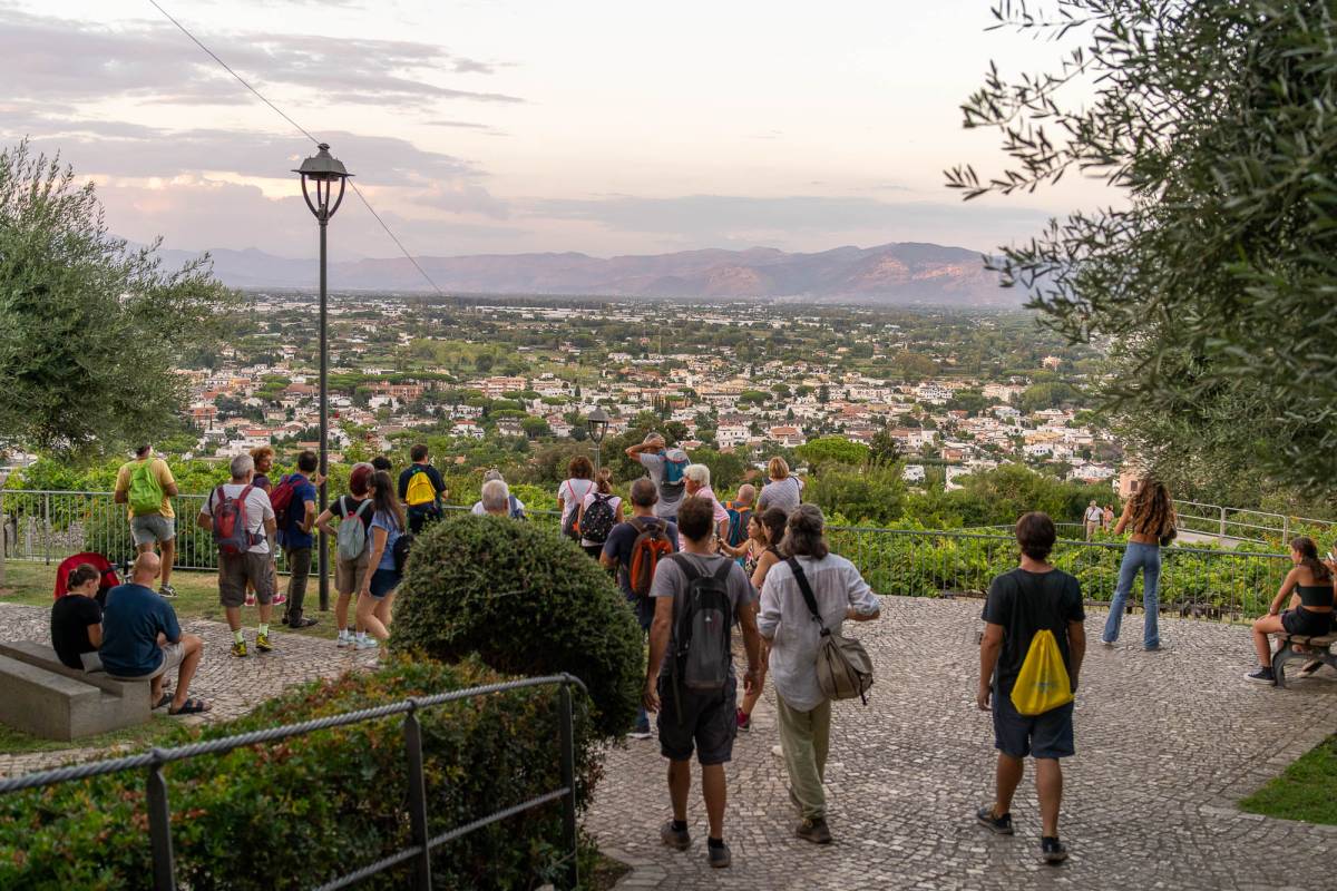 Passeggiata all'Area Archeologica dei 4 Venti e Centro Storico di San Felice